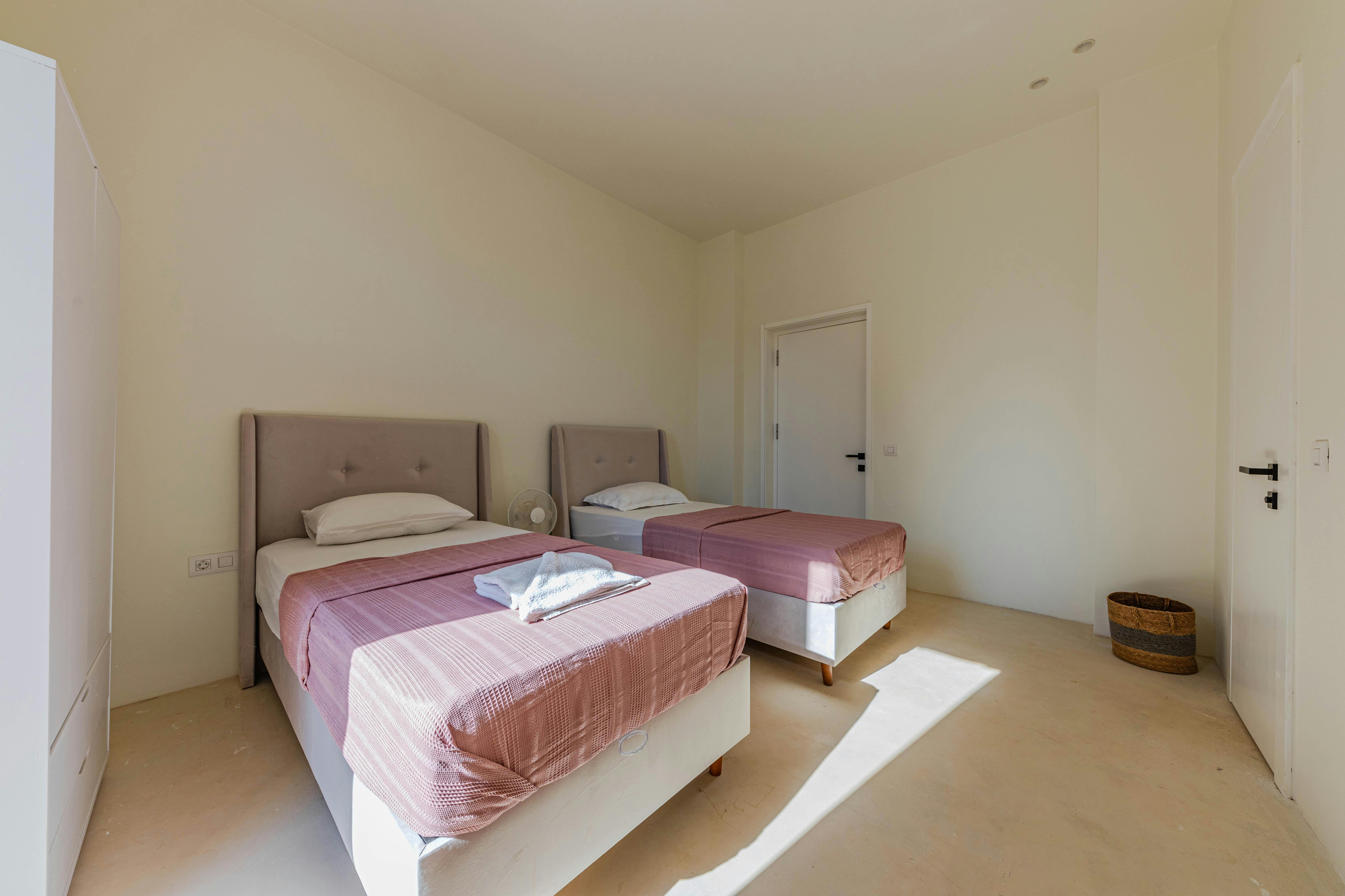 Patient bedroom at Hayat Medical Center — Comfortable drug rehabilitation accommodation Islamabad